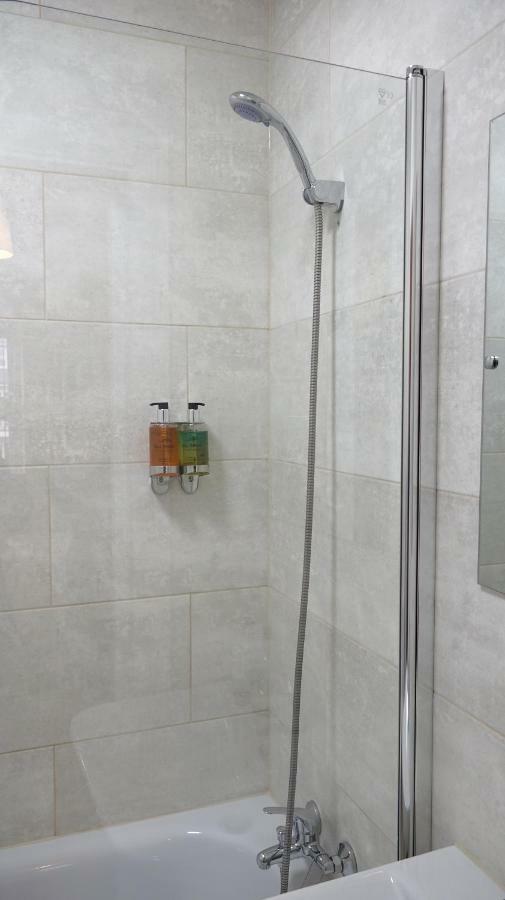 Heathrow Ensuite Rooms- Auto Check In Privatunterkunft London